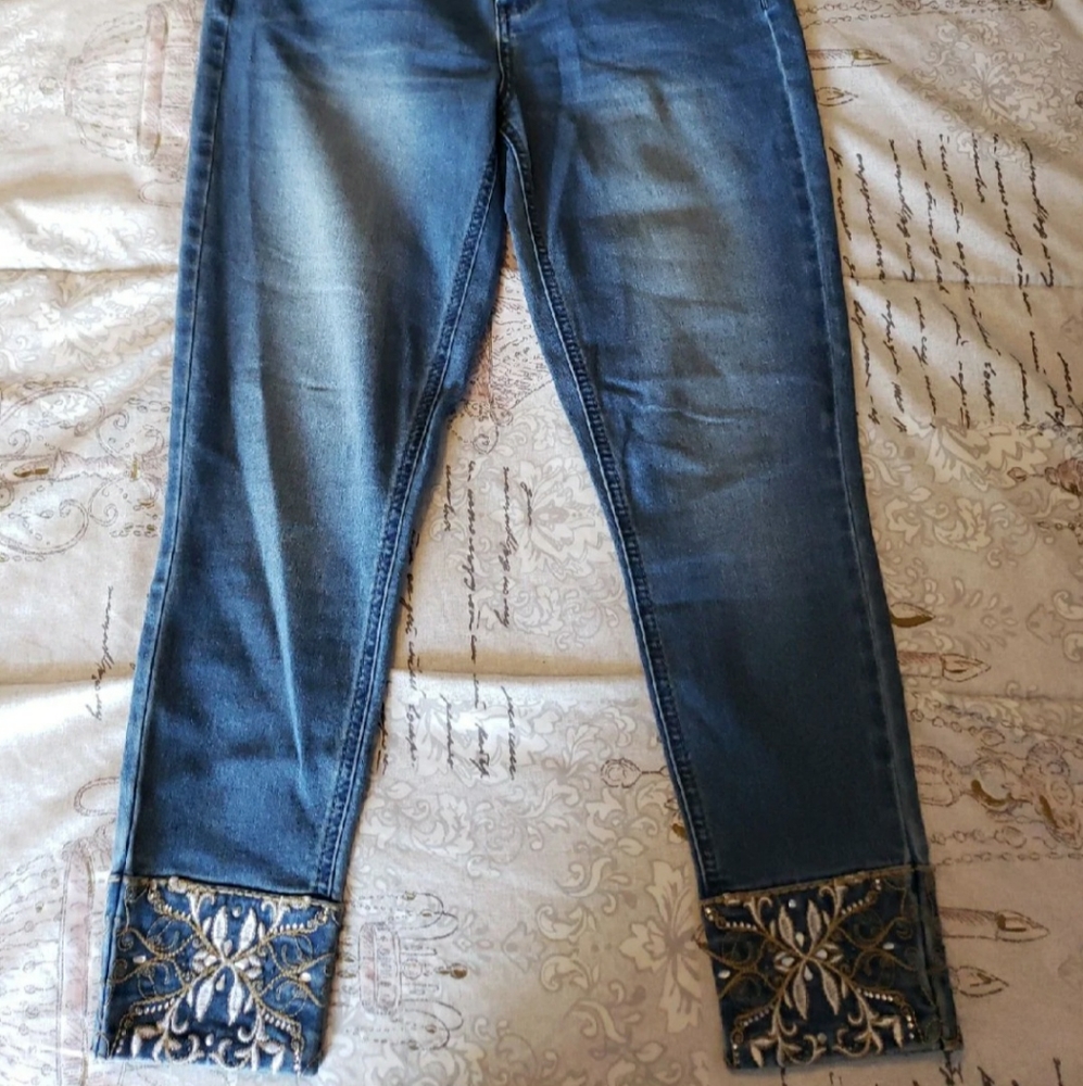Hydraulic Rhinestone Embroidery Skinny Jeans